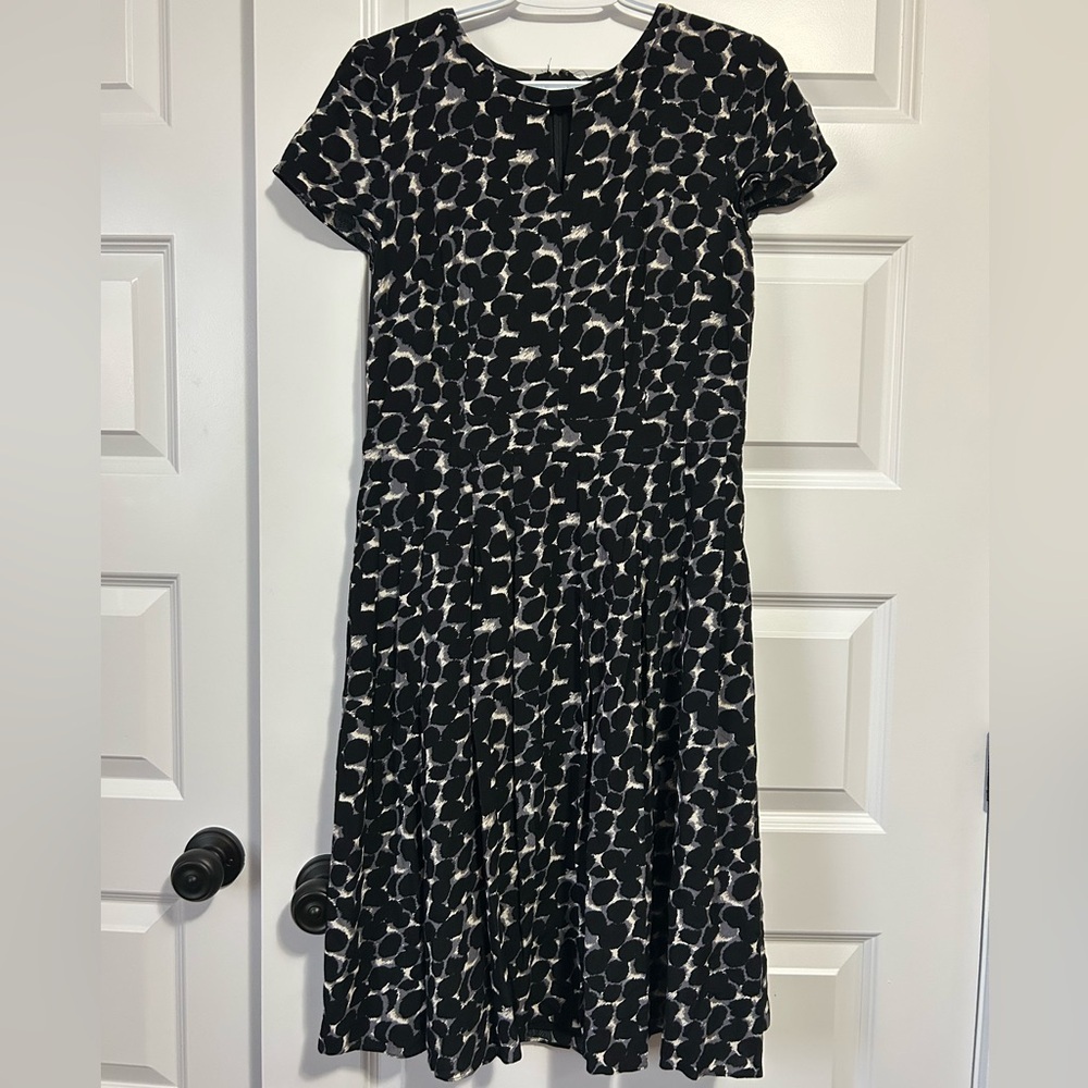 Talbots Black Gray Printed Dress Cap Sleeve Keyhole Front Classic Pleated Skirt